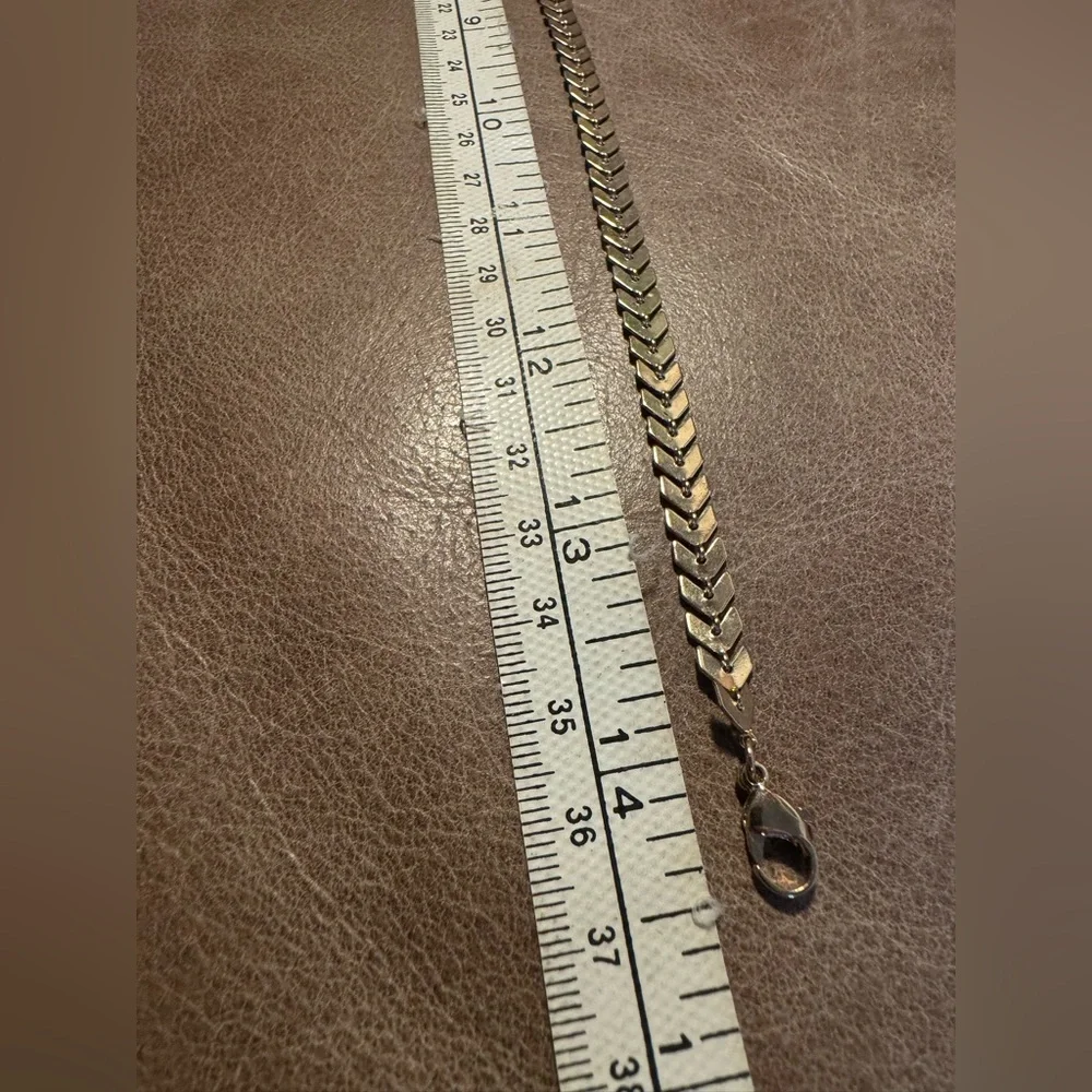 Chevron Pattern Gold Choker - Picture 3 of 6